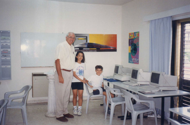 File:StuartVisit1994 08 wCyberKids.jpg